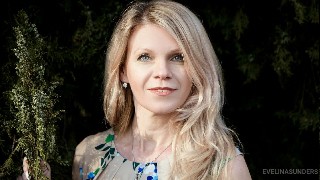 EvelinaSunders livejasmin