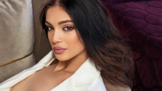 AmiraJolie livejasmin