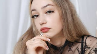 ElliBurnham livejasmin