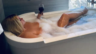 ValerieMoan livejasmin