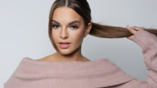 AlecsaFox livejasmin