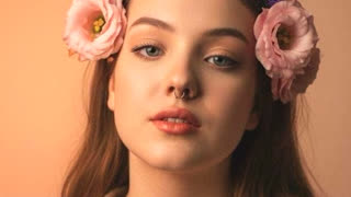 EleonorMaclaren livejasmin